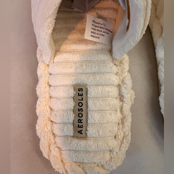 NWT Aerosoles Women’s Ribbed Chenille Slippers, Size 6 1/2 - 7 1/2! - Picture 3 of 7
